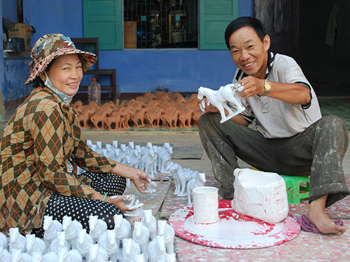 “Lão gàn” mê đúc ngựa
