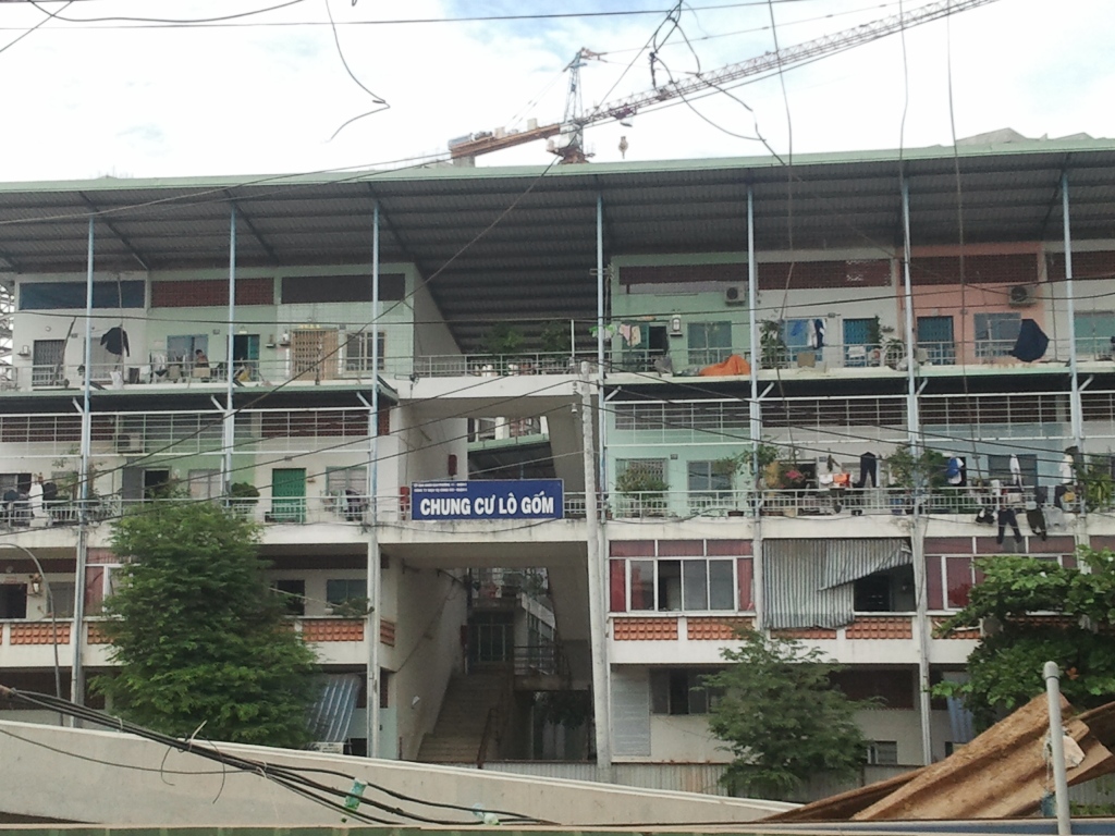Bị đồn dâm ô với trẻ con, một người đàn ông nhảy lầu tự tử