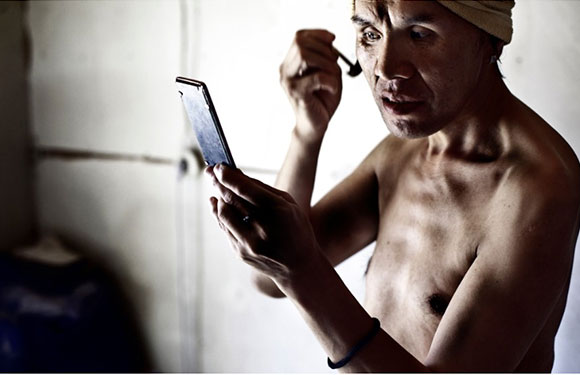 Naaram chỉ muốn nhận nu&ocirc;i đứa trẻ c&ocirc; đ&atilde; chăm s&oacute;c từ khi mới ch&agrave;o đời...