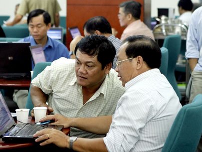 Ồ ạt đổ tiền vào chứng khoán