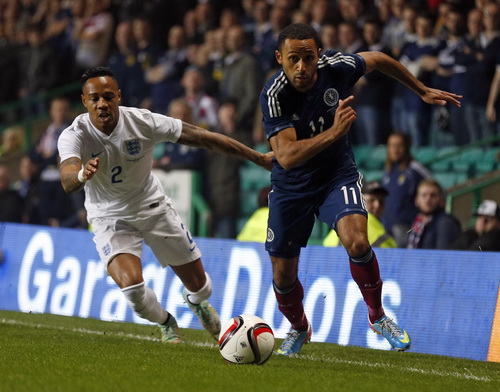 Nathaniel Clyne (2, Anh) và Ikechi