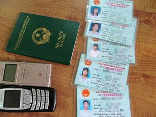 Dùng CMND bỏ quên tại khách sạn để lừa hơn 2 tỉ đồng