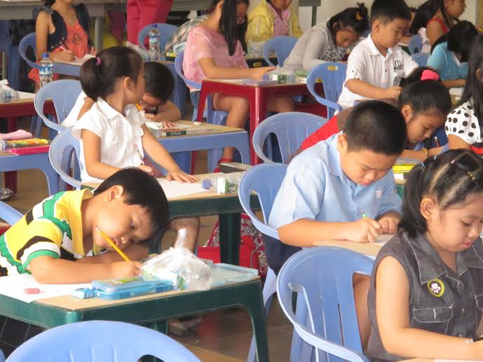 C&aacute;c em thiếu nhi tham dự hội thi 