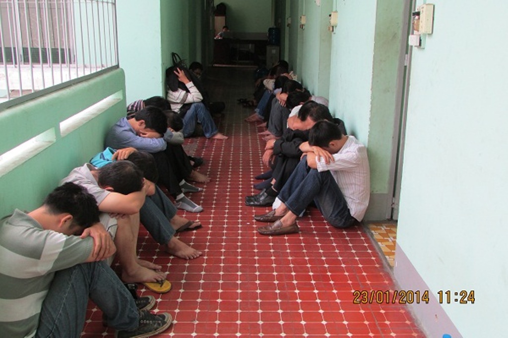 Bắt sòng bạc có nhiều cán bộ, công chức!
