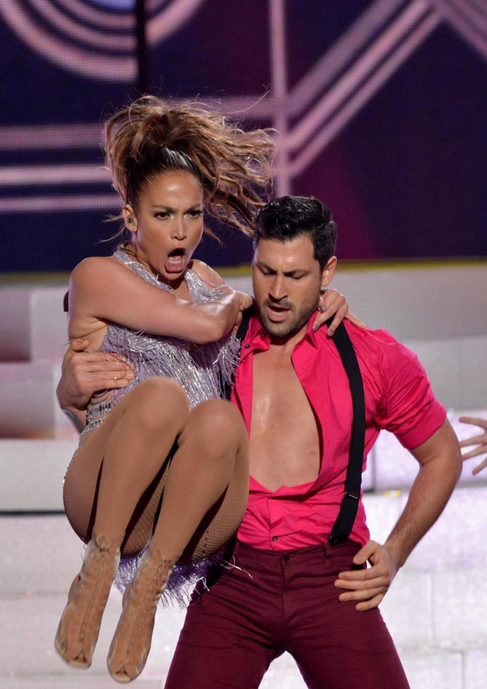 Jennifer Lopez từng biểu diễn c&ugrave;ng Maksim Chmerkovskiy