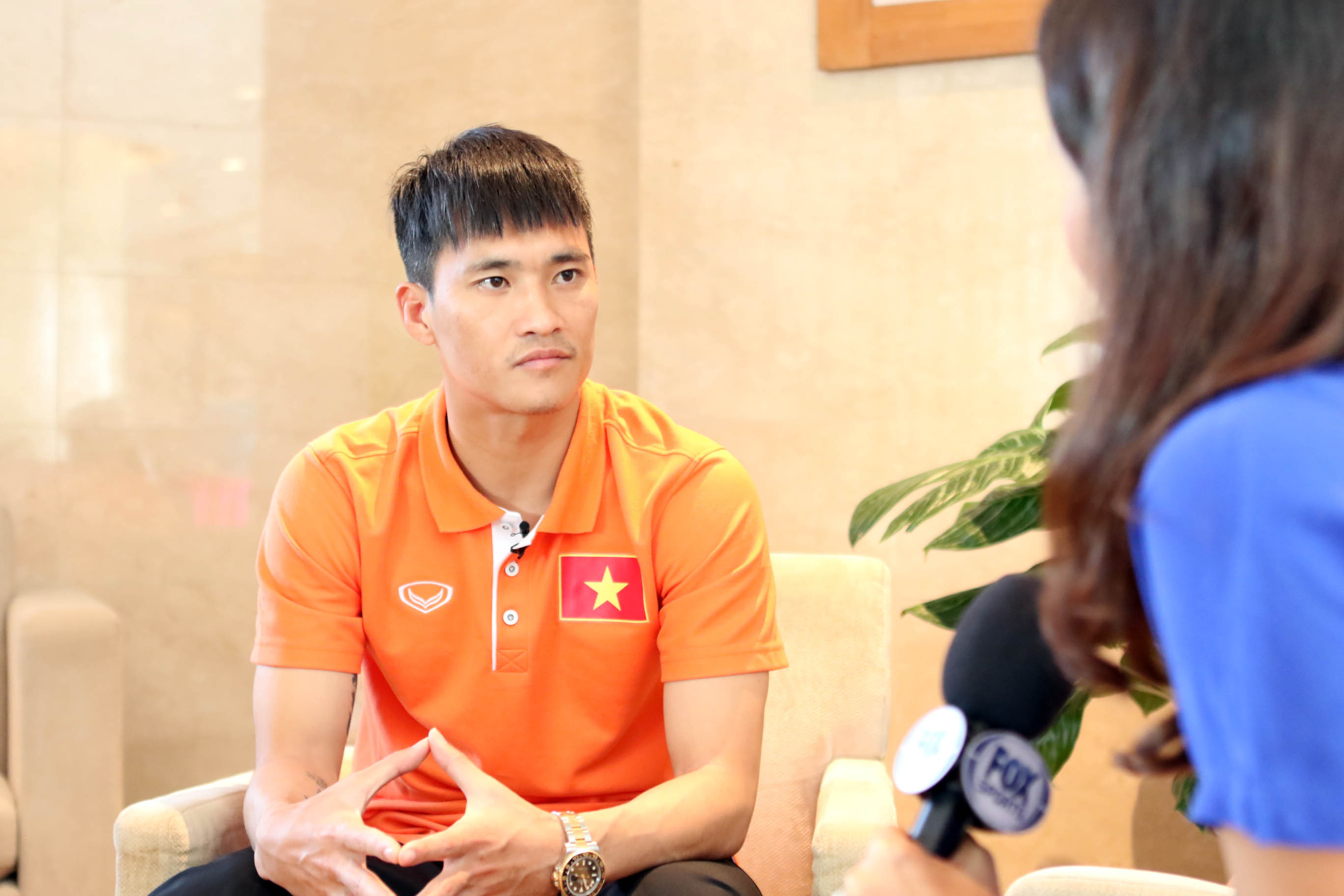 C&ocirc;ng Vinh trả lời phỏng vấn k&ecirc;nh Fox Sport s&aacute;ng 24-11