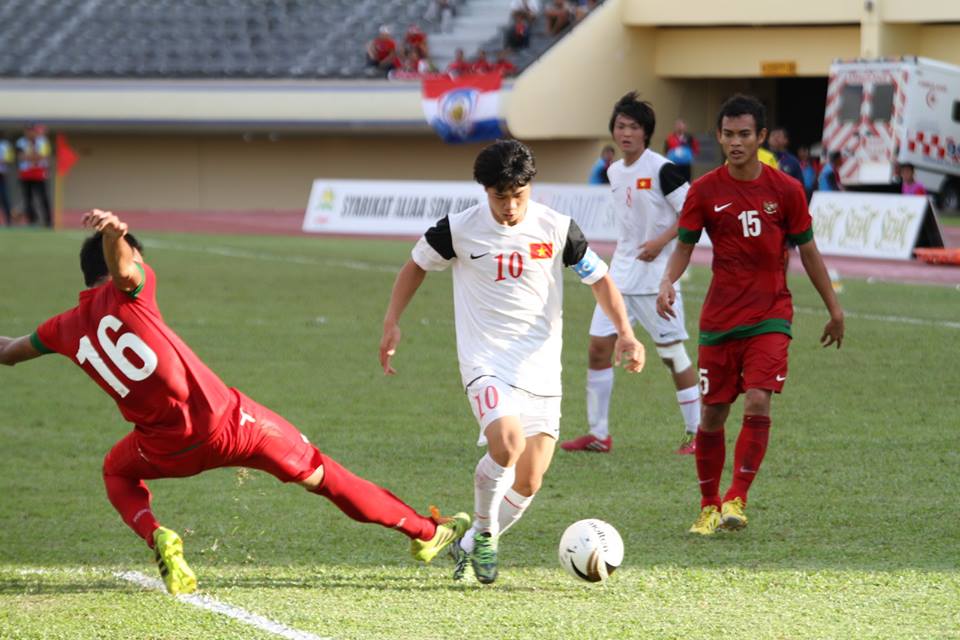 C&ocirc;ng Phượng v&agrave; Tuấn Anh (ảnh dưới), 2 cầu thủ chơi rất hay ở trận thắng Indonesia vẫn c&oacute; mặt trong đội hinh xuất ph&aacute;t