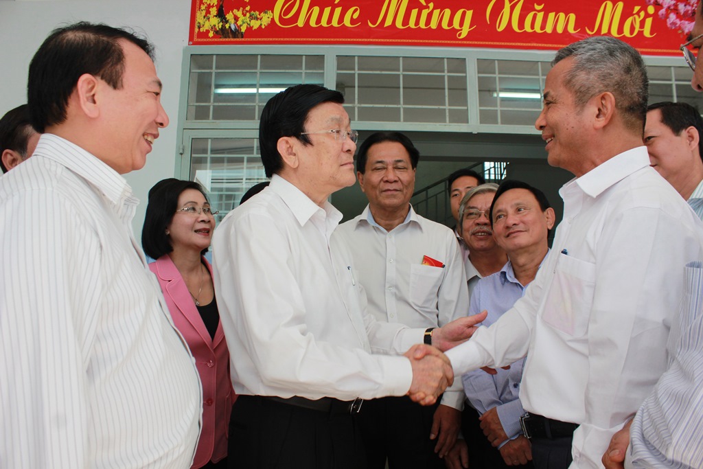Chủ tịch nước Trương Tấn Sang trao đổi c&ugrave;ng Chủ tịch Tổng LĐLĐ Việt Nam Đặng Ngọc T&ugrave;ng

về x&acirc;y dựng nh&agrave; ở cho c&ocirc;ng nh&acirc;n