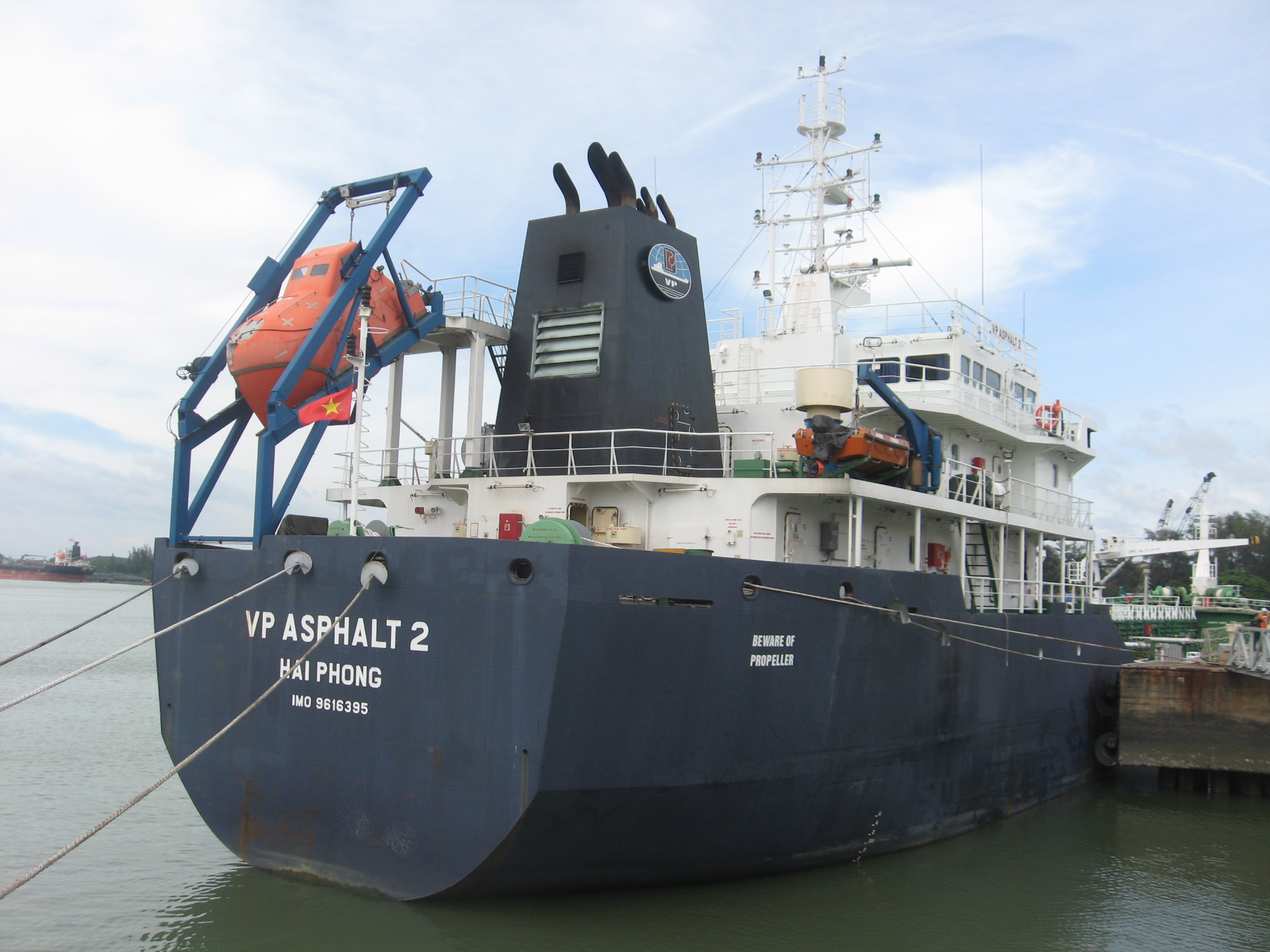 T&agrave;u ASPHALT 2 neo đậu t&agrave;i cảng G&ograve; Dầu