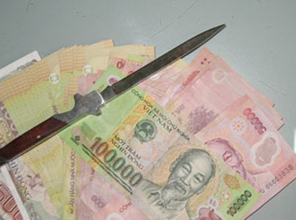 Mạo danh công an, cướp tiền con bạc