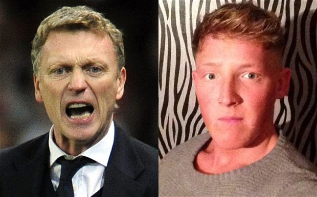 Bị chọc quê, HLV Moyes đánh người bầm mặt