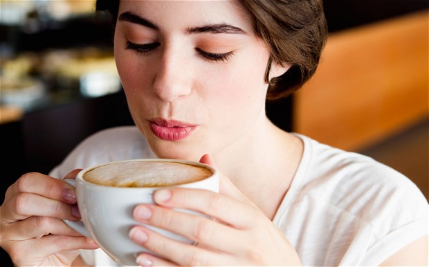 Chất caffeine trong c&agrave; ph&ecirc; v&agrave; tr&agrave; c&oacute; t&aacute;c dụng lợi tiểu
