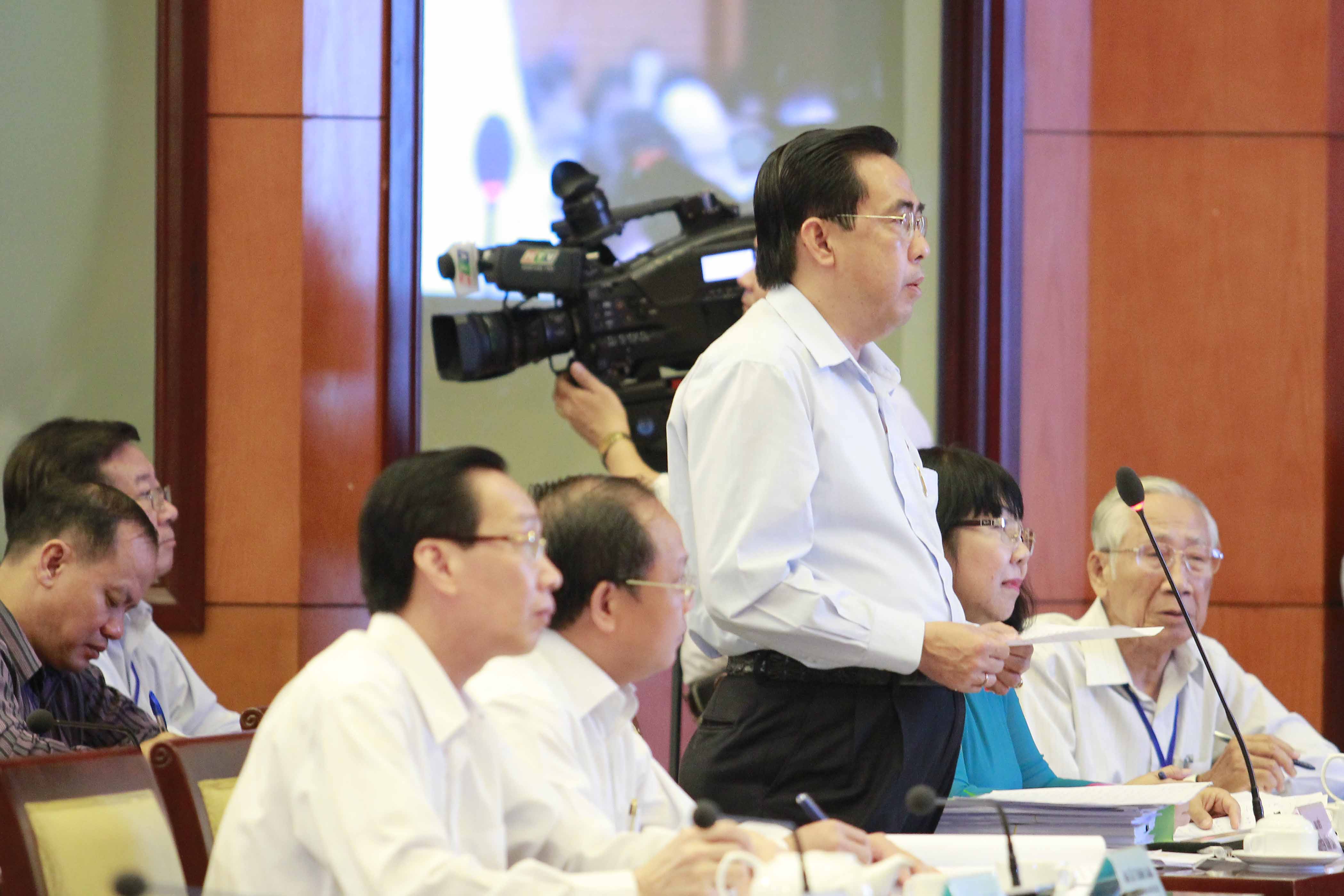 &nbsp;Đại biểu Nguyễn Văn L&acirc;m chất vấn Gi&aacute;m đốc Sở GTVT

&nbsp;