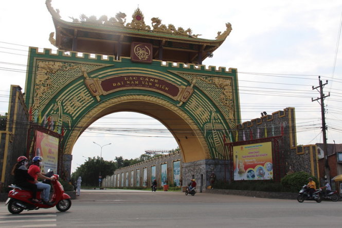 Cổng v&agrave;o khu du lịch - Ảnh: B&aacute; Sơn

&nbsp;