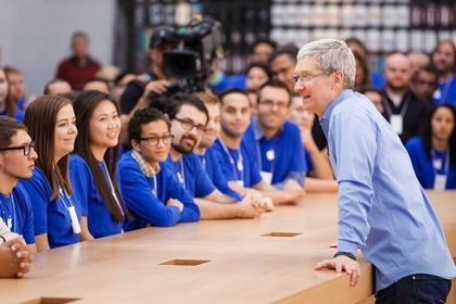 Chi gần 7 tỉ đồng để ăn trưa với Tim Cook