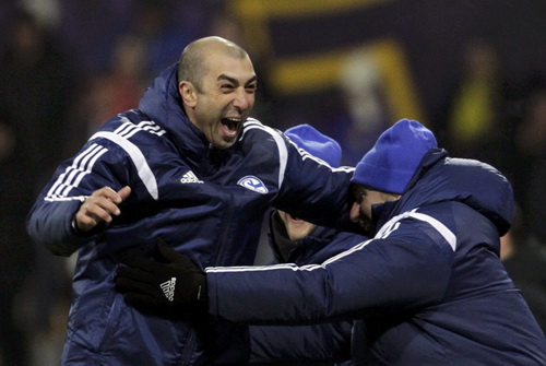 Cố nhân của Chelsea, HLV Di Matteo cũng vui mừng cùng Schalke vào vòng 16