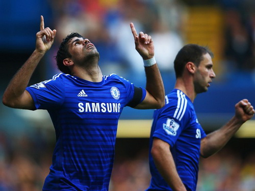 Costa (tr&aacute;i) đem về cho ri&ecirc;ng m&igrave;nh một c&uacute; hat-trick trong trận