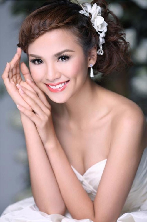 Diễm Hương đã kết hôn ngày 21-11-2011