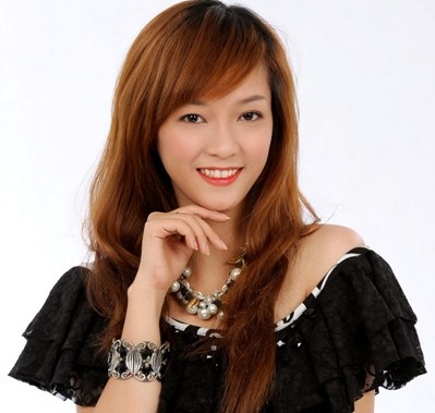 Phong trào "dội nước đá" trong showbiz Việt: A dua, kệch cỡm!