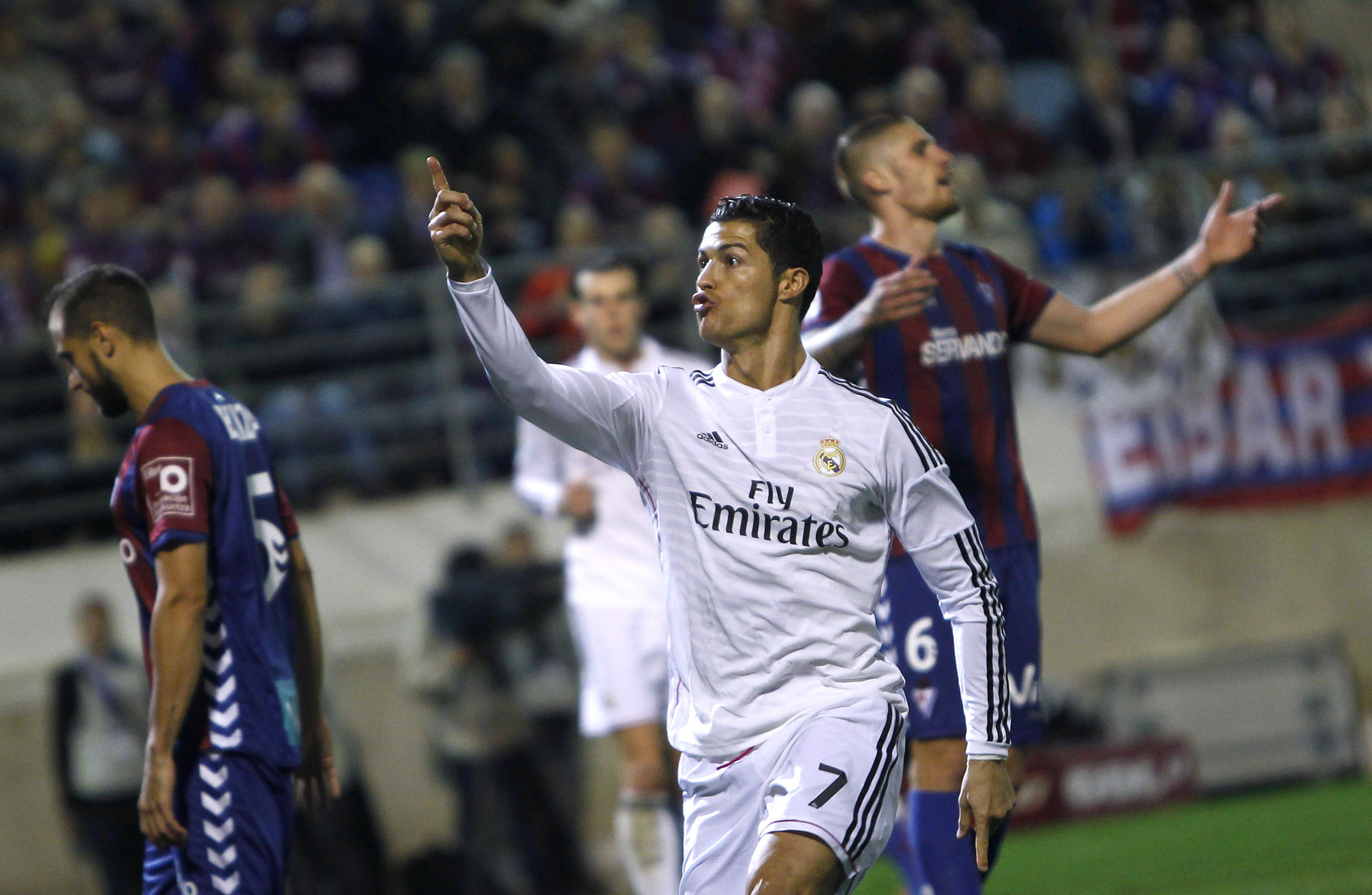 Messi gọi và Ronaldo đã trả lời