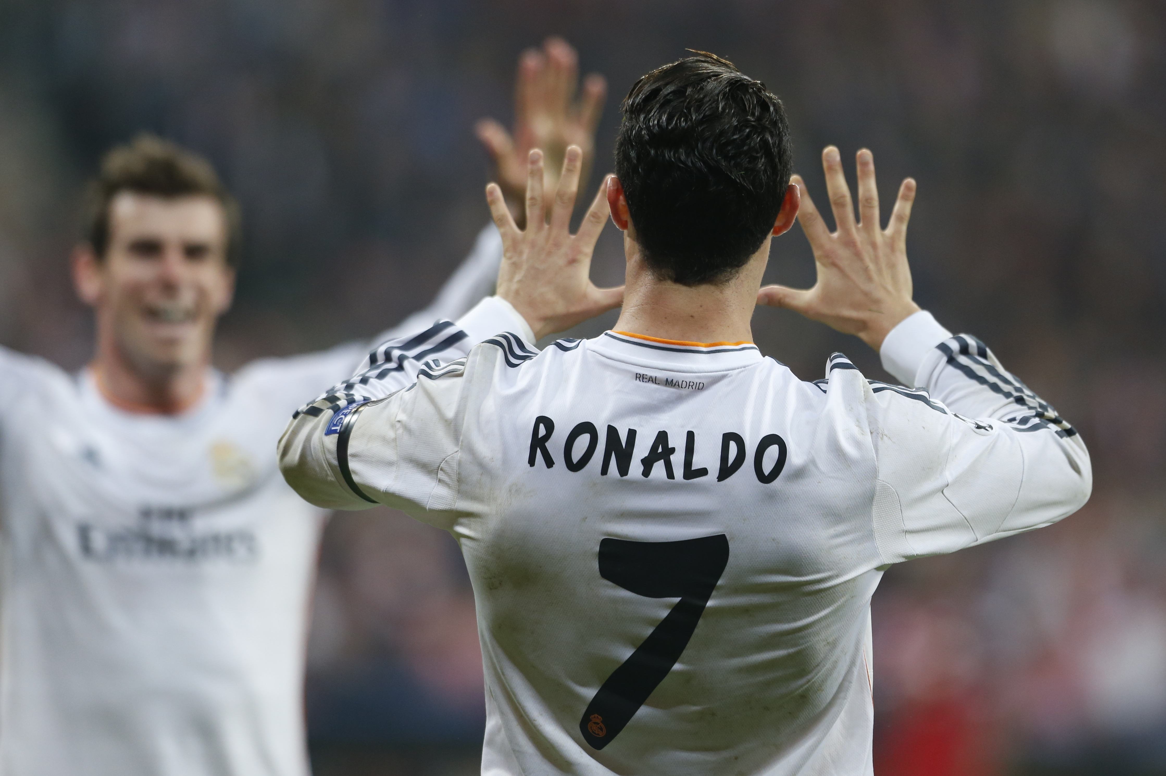 Ronaldo lập kỳ tích mới ở Champions League
