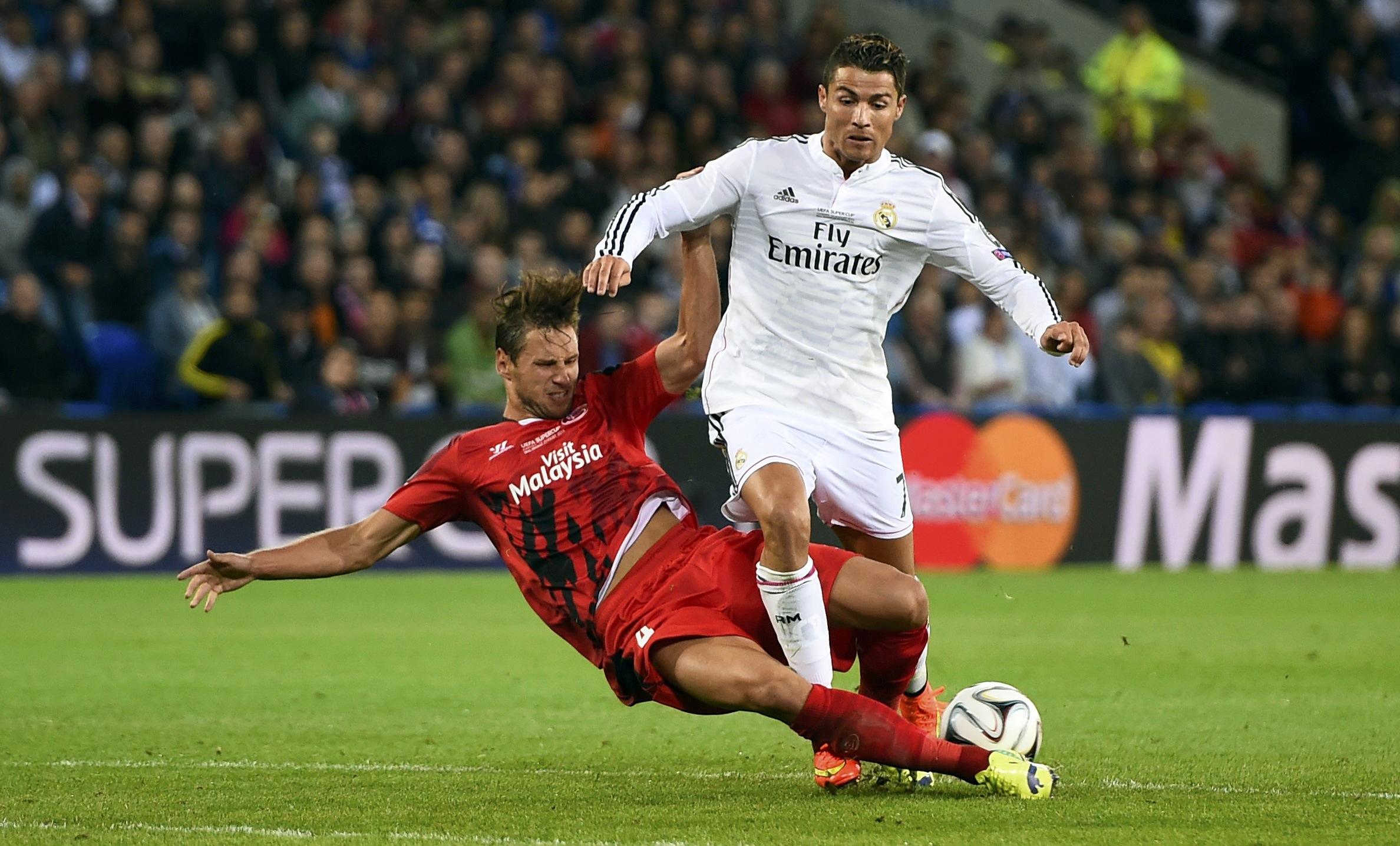 Ronaldo v&agrave; đồng đội đ&atilde; đoạt Si&ecirc;u c&uacute;p ch&acirc;u &Acirc;u v&agrave; rạng s&aacute;ng mai sẽ gi&agrave;nh lu&ocirc;n Si&ecirc;u c&uacute;p TBN?