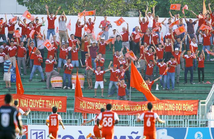Các CĐV của Đồng Nai trên sân Tân An