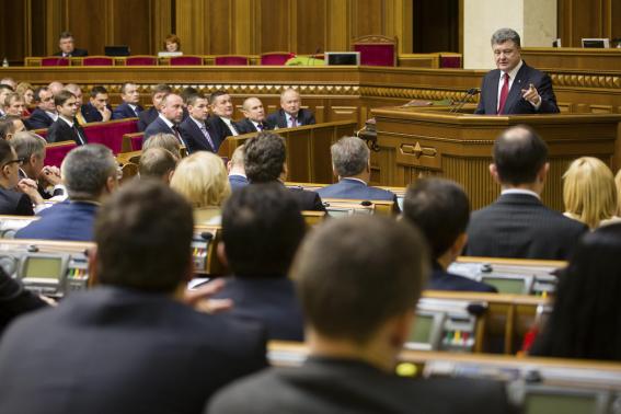 Ông Petro Poroshenko cam kết sẽ phấn đấu trở thành thành viên NATO. Ảnh: Reuters