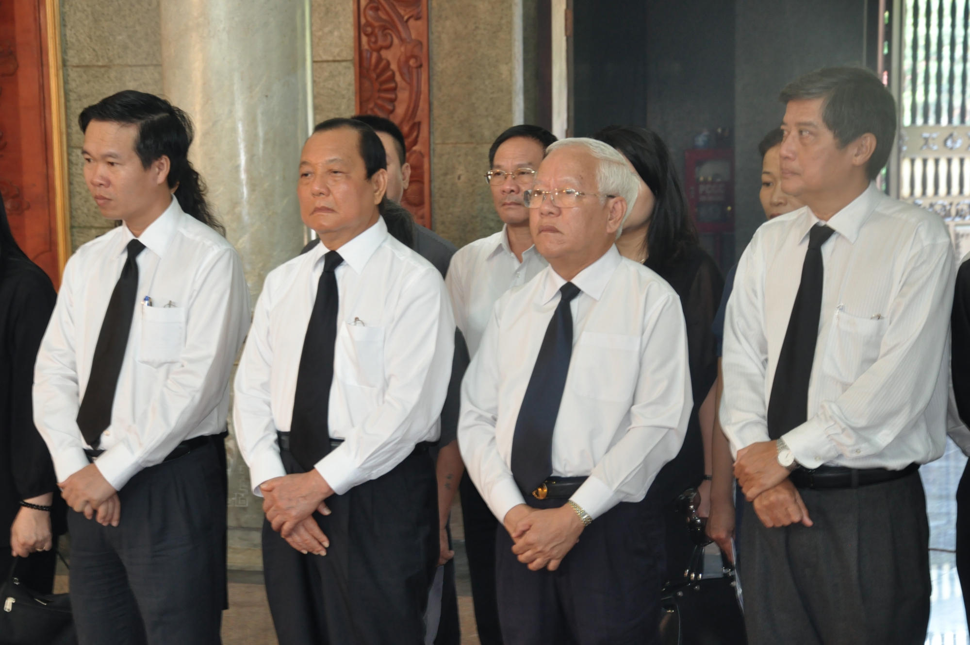 Đo&agrave;n l&atilde;nh đạo TP HCM viếng v&agrave; chia buồn c&ugrave;ng gia đ&igrave;nh b&agrave; V&otilde; Thị Thắng