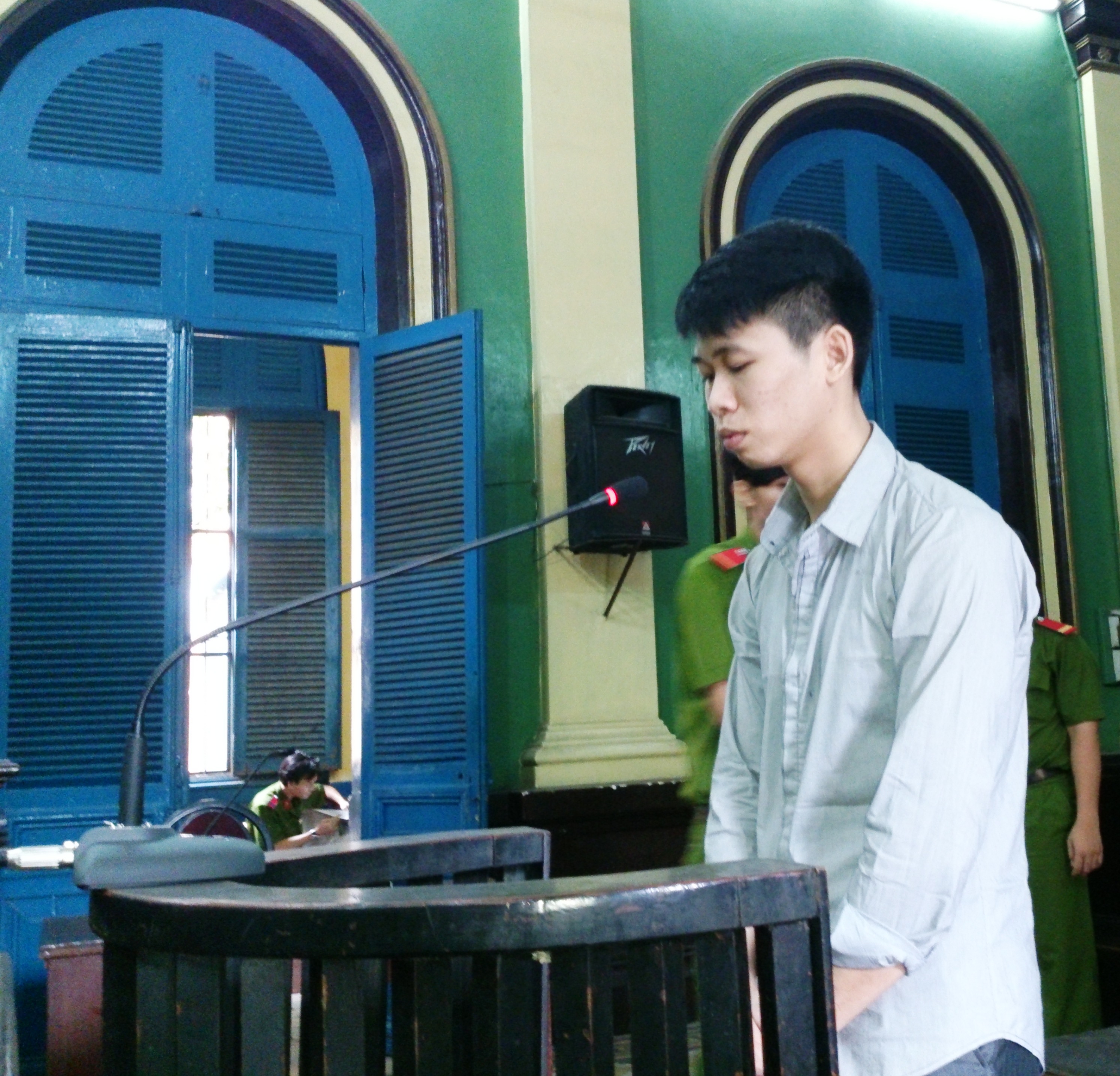 Đâm người yêu rồi bơm nước mắm vào tĩnh mạch tự sát