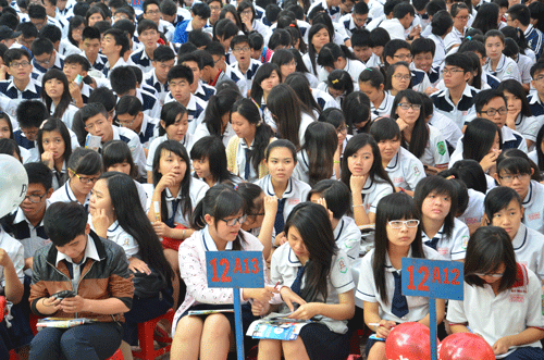 Học sinh viết câu hỏi cho ban tư vấn