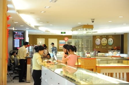 Giá vàng rớt mạnh 450.000 đồng/lượng