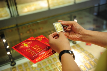 Chênh lệch giá vàng thu hẹp còn 3,8 triệu đồng/lượng