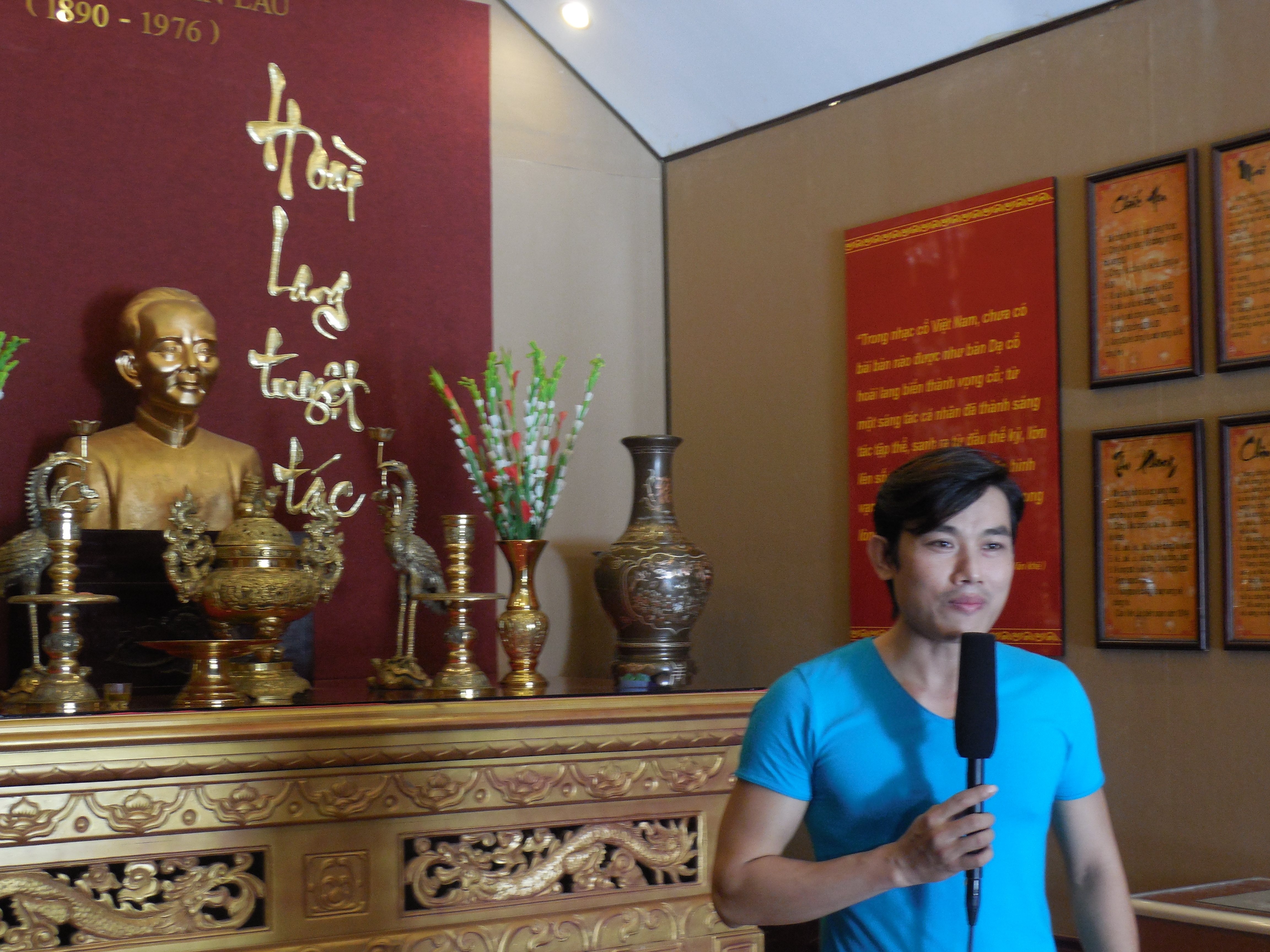V&otilde; Thanh Tiền (Nh&agrave; h&aacute;t cải lương Trần Hữu Trang) giới thiệu về c&ocirc;ng tr&igrave;nh x&acirc;y dựng Khu lưu niệm cố nhạc sĩ Cao Văn Lầu