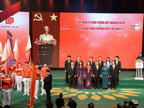 Saigon Co.op đ&oacute;n nhận Hu&acirc;n chương Độc lập hạng II	Ảnh: Xu&acirc;n Phương