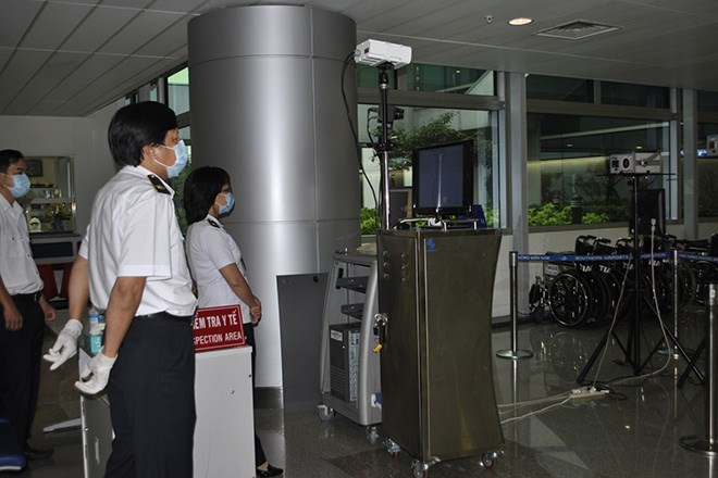 Anh C. d&ugrave;ng thuốc hạ sốt n&ecirc;n&nbsp;kh&ocirc;ng gặp trở ngại g&igrave; khi qua s&acirc;n bay