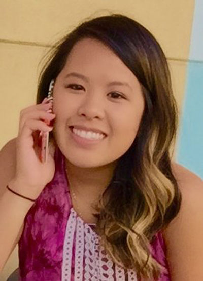 Nina Phạm có thể liên lạc với bạn bè qua điện thoại và email Ảnh: The New York Times