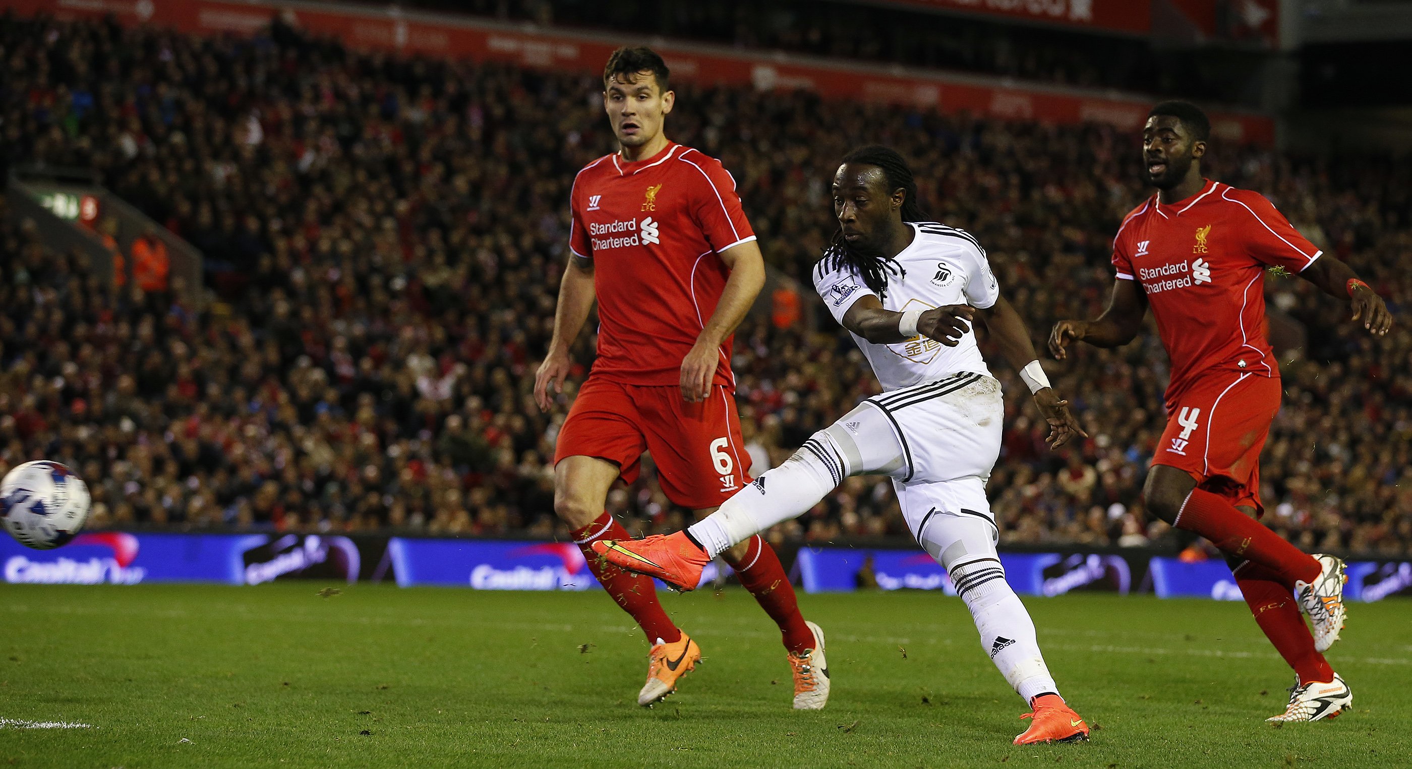 Marvin Emnes ghi b&agrave;n mở tỉ số cho Swansea