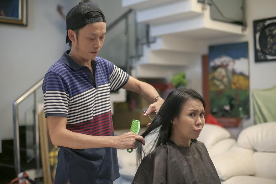 Ho&agrave;i Linh lần đầu ti&ecirc;n cắt t&oacute;c
