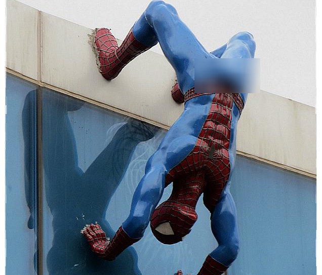 Tượng “Spider-Man” ở Hàn Quốc bị dỡ vì phản cảm