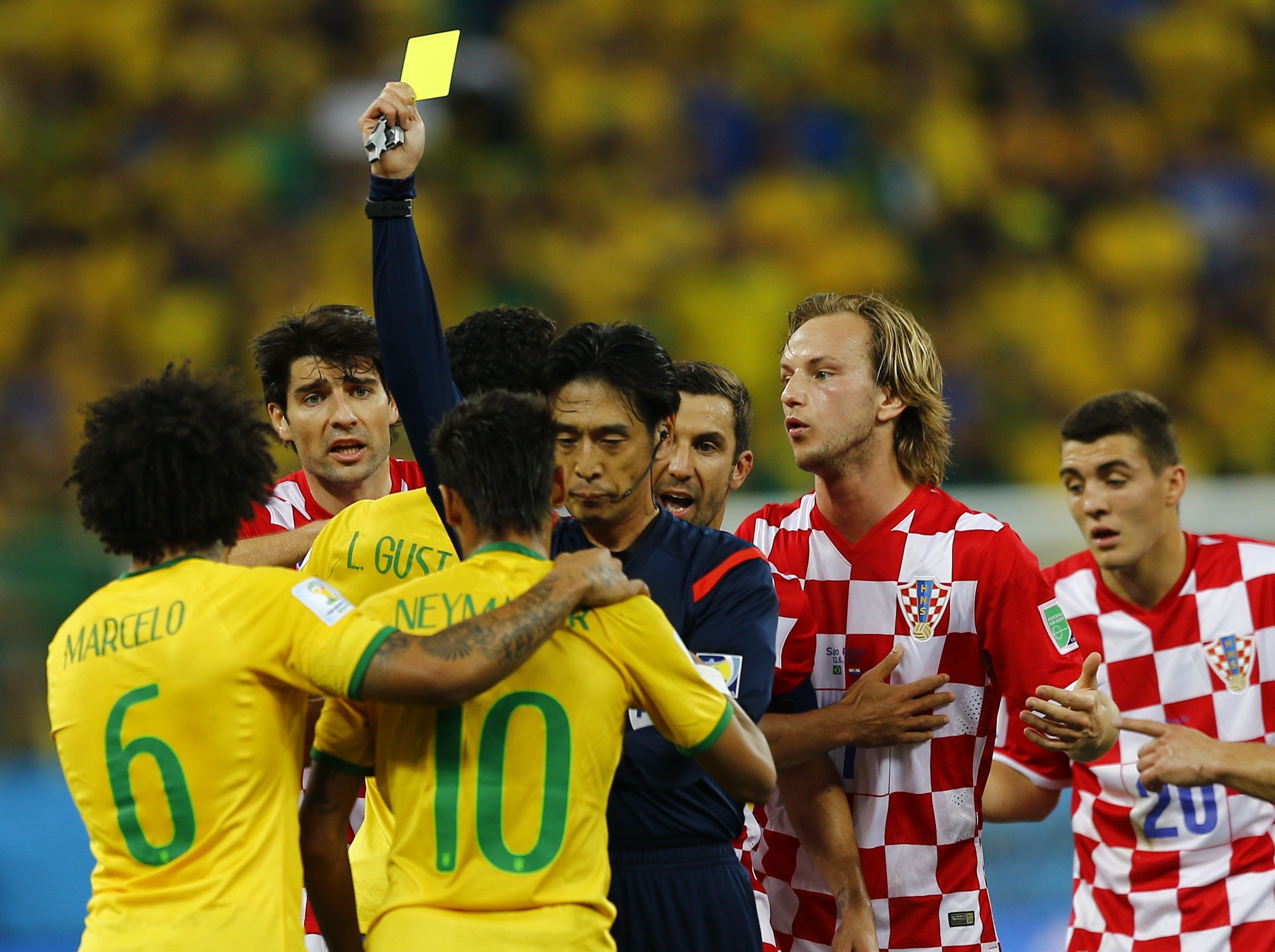 “World Cup 2014 sẽ thành rạp xiếc nếu trọng tài cứ thiên vị Brazil”