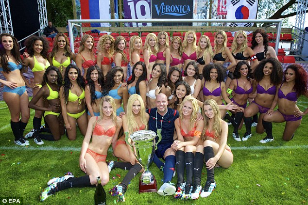 Hà Lan vô địch World Cup đồ lót