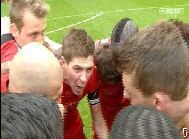Gerrard căng dặn c&aacute;c đồng đội phải giữa vững tinh thần