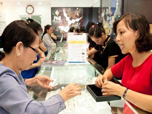 Giá vàng bật tăng sau kỳ nghỉ lễ