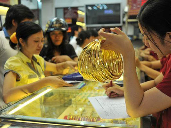 Giá vàng "trượt ngã" trước mốc 36 triệu đồng/lượng