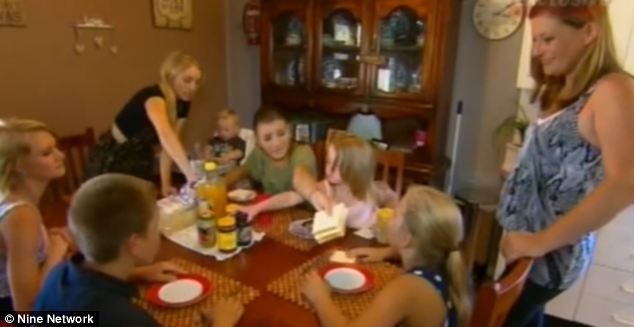 Chị Renee Ypoung và và 7 đứa con
