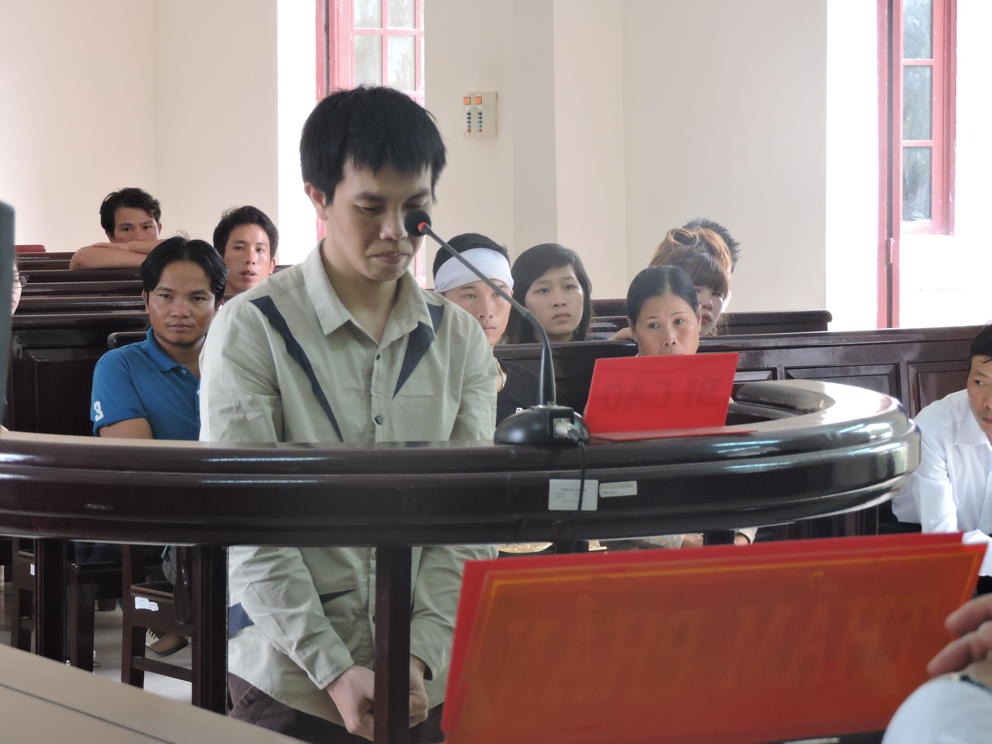 Bị c&aacute;o Phan Văn Đức tỏ ra ăn năn tại t&ograve;a