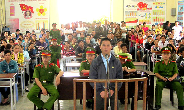 Đâm người yêu 15 nhát dao rồi uống thuốc sâu tự tử