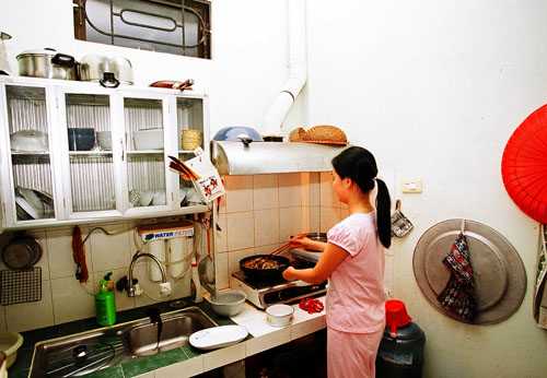 Khó ký hợp đồng lao động với người giúp việc gia đình