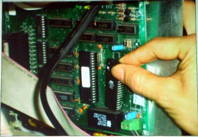 Triệt phá ổ sản xuất chip gian lận xăng dầu liên tỉnh